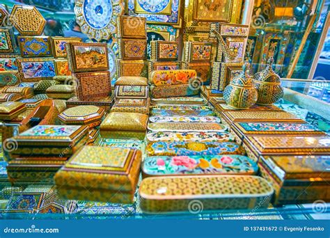 isfahan bazaar souvenirs